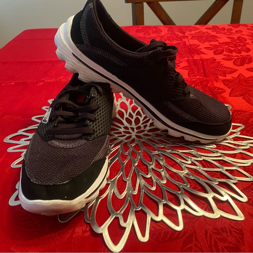 Skechers Go Walk 2 Black Sneakers - size 10